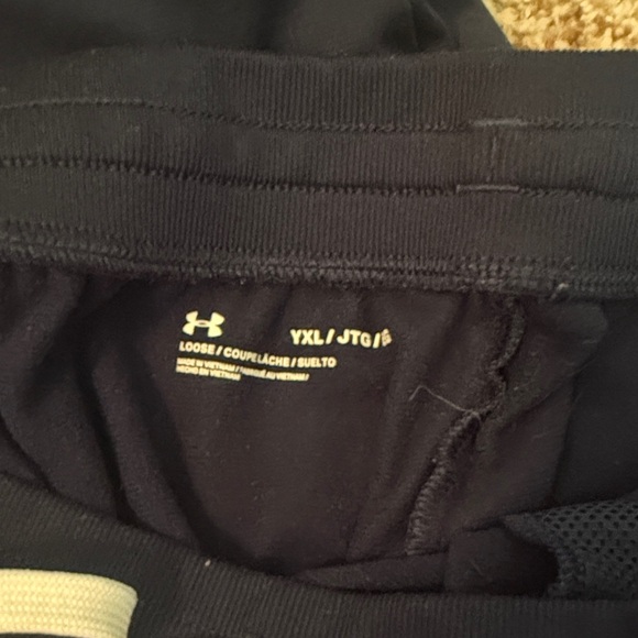 Under Armour Boys Youth XL jogger - Picture 2 of 4